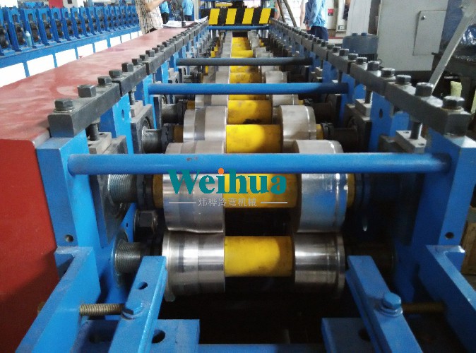 防雨箱自動生產(chǎn)設(shè)備