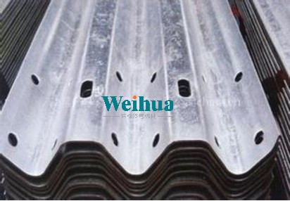 公路護(hù)欄板生產(chǎn)設(shè)備生產(chǎn)線(xiàn) 三波護(hù)欄板.jpg